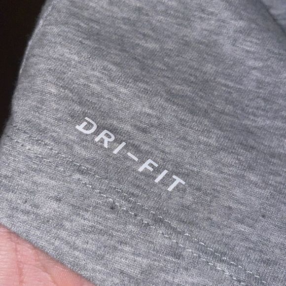 •NIKE•EUC WOMENS GREY NIKE DRI-FIT SHORT SLEEVE TEE IN SIZE MED - Picture 5 of 6